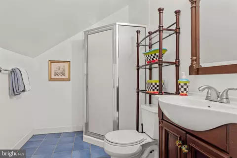 Bath - 406 Brighton Cir, Devon, PA 19333 photo 4 of 5