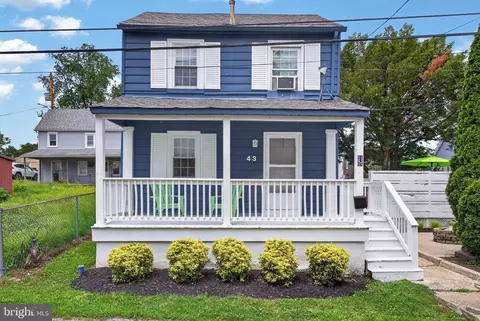 43 Oak St, Phoenixville, PA 19460