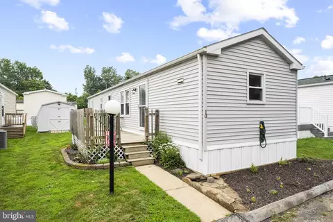 10 Vintage Ln, Honey Brook, PA 19344