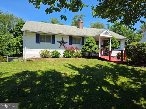 20 Karen Dr, Malvern, PA 19355