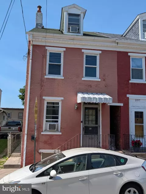 239 Hall St, Phoenixville, PA 19460