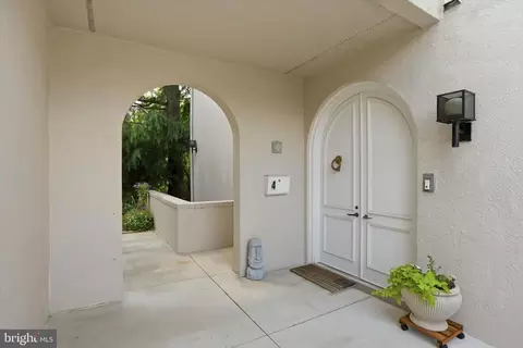 Entry Way - 4 Dezac, Devon, PA 19333 photo 1 of 4