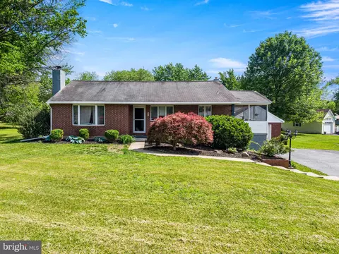 23 Country Ln, Pottstown, PA 19465
