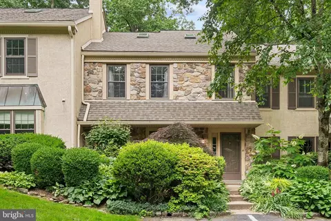 802 Weatherstone Dr, Paoli, PA 19301