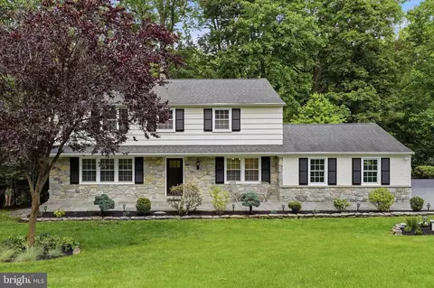 211 Oneida Ln, Malvern, PA 19355