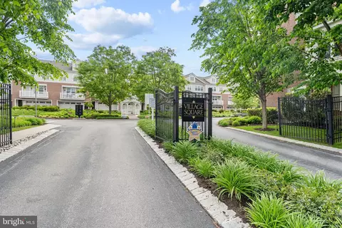 53 Village Sq, Paoli, PA 19301