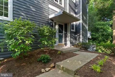113 Whistling Swan Ln, Downingtown, PA 19335