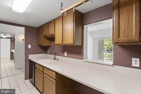 Kitchen - 355 Drummers Ln #355, Wayne, PA 19087 photo 2 of 4