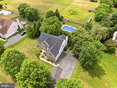 9 Coventry Greene Ln, Pottstown, PA 19465