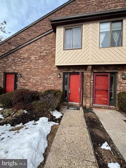 303 Mountainview Dr #303, Chesterbrook, PA 19087