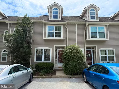 703 Cheswold Ct #703, Chesterbrook, PA 19087