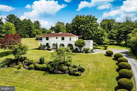 2450 White Horse Rd, Berwyn, PA 19312