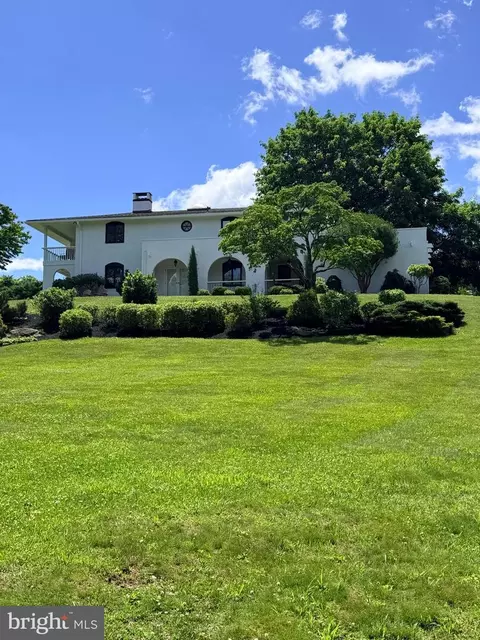 2450 White Horse Rd, Berwyn, PA 19312