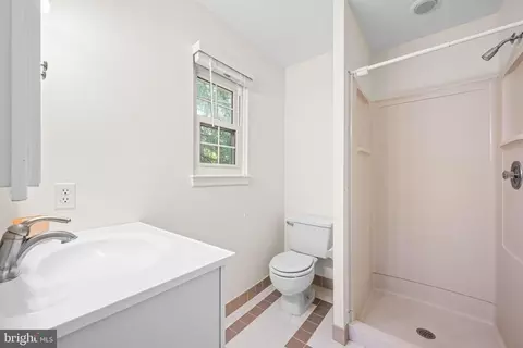Bath - 242 Valley Stream Ln, Chesterbrook, PA 19087 photo 2 of 3