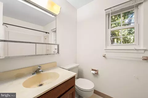 Bath - 242 Valley Stream Ln, Chesterbrook, PA 19087 photo 3 of 3