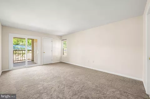 Living - 242 Valley Stream Ln, Chesterbrook, PA 19087 photo 4 of 4
