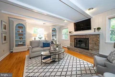 Living - 213 N Fairfield Rd, Devon, PA 19333 photo 3 of 6