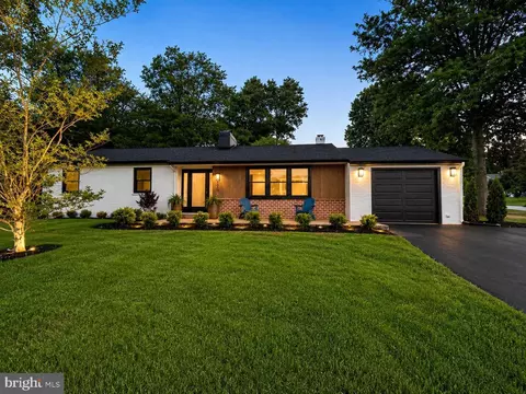 800 Falcon Ln, West Chester, PA 19382