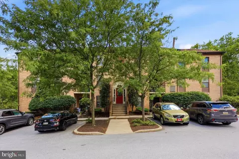 332 Washington Pl #32, Chesterbrook, PA 19087