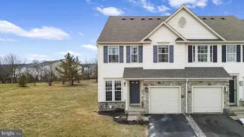 192 S Savanna Dr, Pottstown, PA 19465
