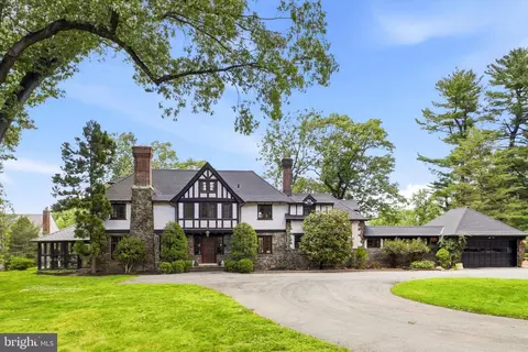 422 Donalyn Ln, Berwyn, PA 19312