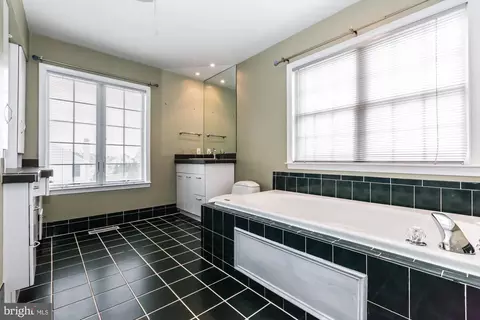 Bath - 331 Bristol Cir, Exton, PA 19341 photo 4 of 6