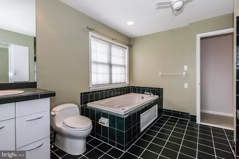 Bath - 331 Bristol Cir, Exton, PA 19341 photo 2 of 6