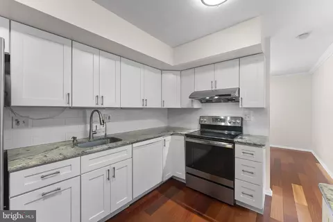 Kitchen - 10 Elan Ln, Chesterbrook, PA 19087 photo 2 of 3