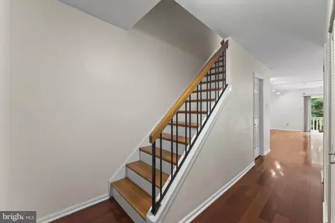Entry Way - 10 Elan Ln, Chesterbrook, PA 19087 photo 2 of 3