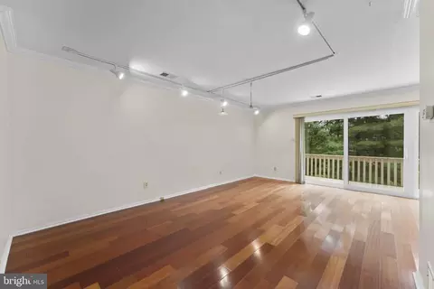 Living - 10 Elan Ln, Chesterbrook, PA 19087 photo 3 of 7