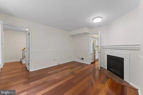 Living - 10 Elan Ln, Chesterbrook, PA 19087 photo 2 of 7