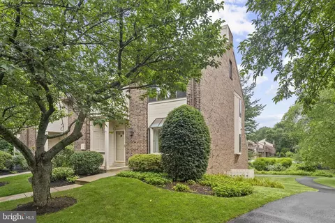 Exterior - 10 Elan Ln, Chesterbrook, PA 19087 photo 6 of 7