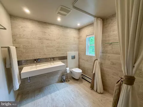 Bath - 575 W Valley Rd, Wayne, PA 19087 photo 2 of 9