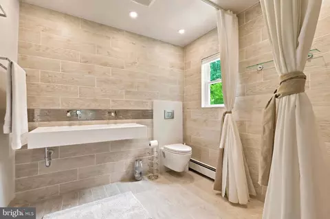 Bath - 575 W Valley Rd, Wayne, PA 19087 photo 7 of 9