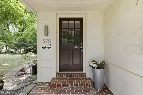 Exterior - 575 W Valley Rd, Wayne, PA 19087 photo 5 of 19