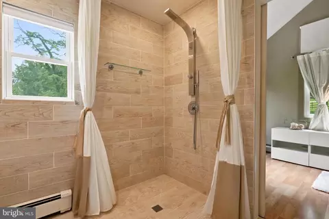 Bath - 575 W Valley Rd, Wayne, PA 19087 photo 5 of 9