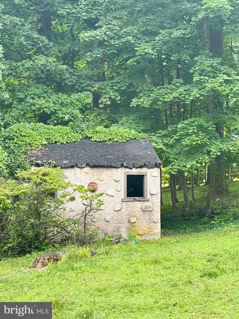 Exterior - 575 W Valley Rd, Wayne, PA 19087 photo 7 of 19