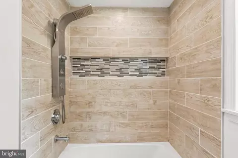 Bath - 575 W Valley Rd, Wayne, PA 19087 photo 4 of 9