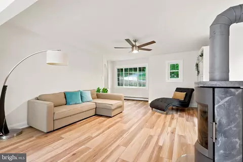Living - 575 W Valley Rd, Wayne, PA 19087 photo 2 of 2