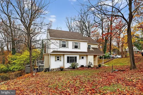 575 W Valley Rd, Wayne, PA 19087