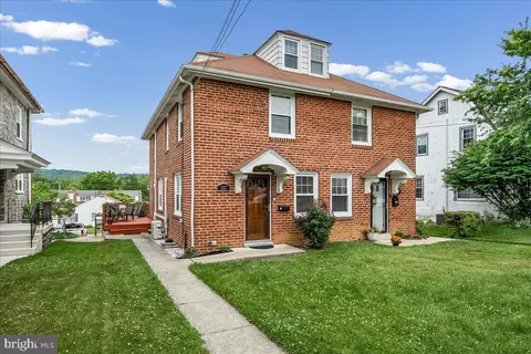337 W Pennsylvania Ave, Downingtown, PA 19335