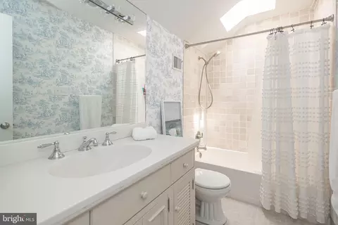 Bath - 8 Sugar Knoll Dr, Devon, PA 19333 photo 6 of 8
