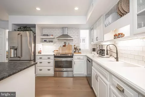 Kitchen - 8 Sugar Knoll Dr, Devon, PA 19333 photo 3 of 7