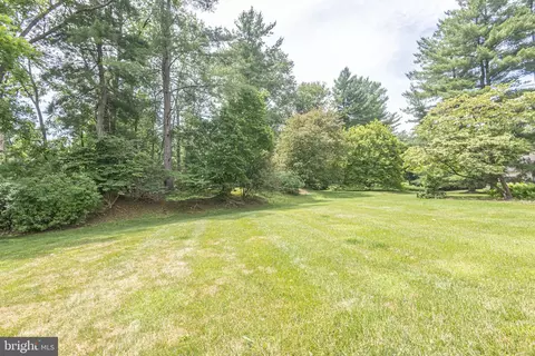 Exterior - 8 Sugar Knoll Dr, Devon, PA 19333 photo 7 of 10