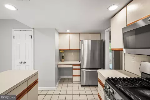 Kitchen - 82 Amity Dr, Chesterbrook, PA 19087 photo 2 of 2