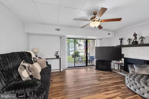 Living - 710 Washington Pl #10, Chesterbrook, PA 19087 photo 1 of 2
