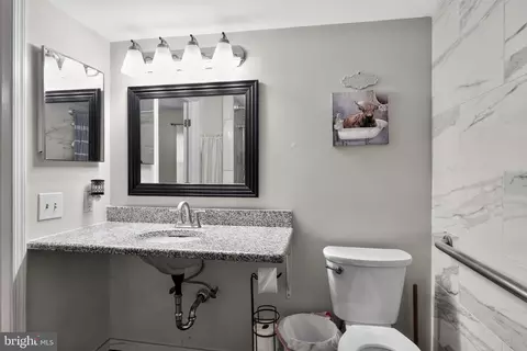 Bath - 710 Washington Pl #10, Chesterbrook, PA 19087 photo 2 of 4