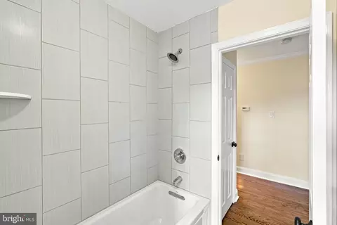 Bath - 905 Newtown Rd, Devon, PA 19333 photo 4 of 5