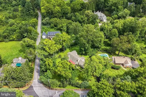 View/Area - 905 Newtown Rd, Devon, PA 19333 photo 1 of 4