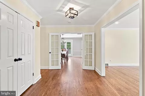 Entry Way - 905 Newtown Rd, Devon, PA 19333 photo 1 of 3